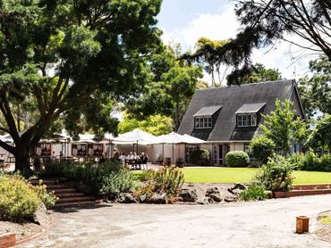 Established in 1982, Scotchmans Hill is located in the heart of the Bellarine Peninsula. A producer 