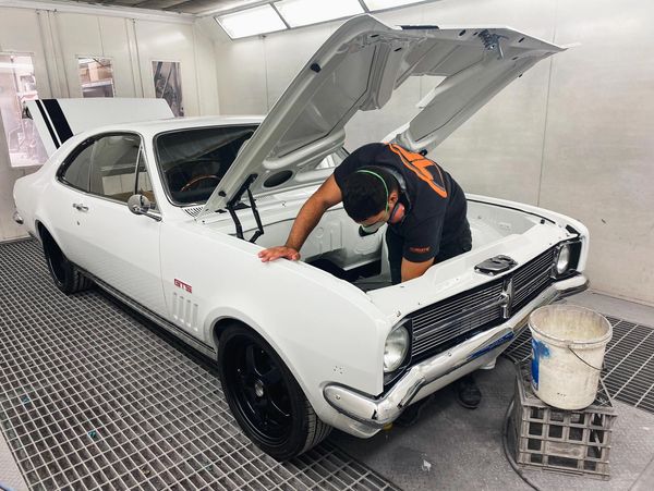 Car repairs Spray booth Spraypainter Panel beater