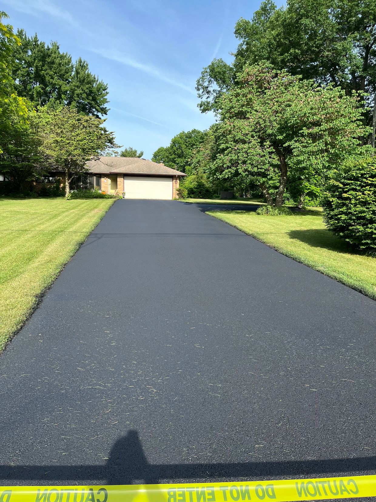Asphalt sealcoating crackfilling