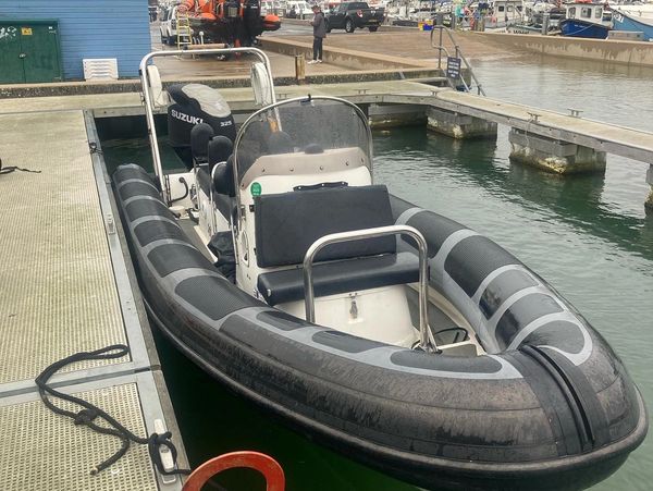RIB in weymouth harbour, rya level 2, rya powerboat, learn to drive a powerboat, boat lessons, 