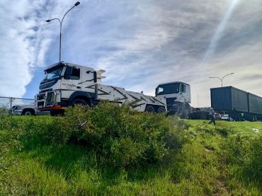 MHD Transport heavy-duty tow truck assisting a truck breakdown in Cape Town