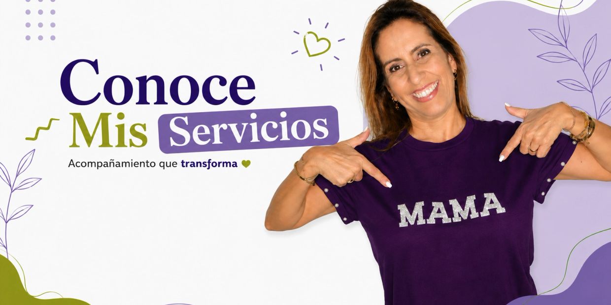 Mujer sonriente con camiseta morada que dice MAMA promocionando sus servicios.