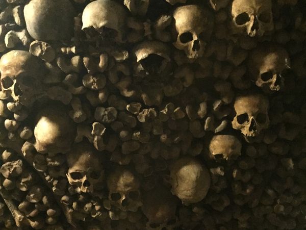 Heart made of skulls in the Paris Catacombs 