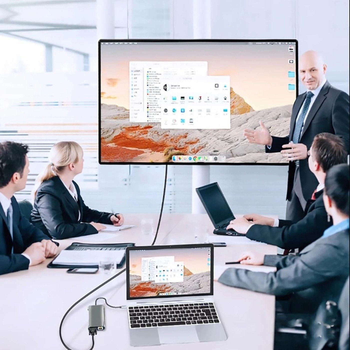 Hub USB-C 11 en 1 HDMI 4K + VGA + Ethernet vista 4