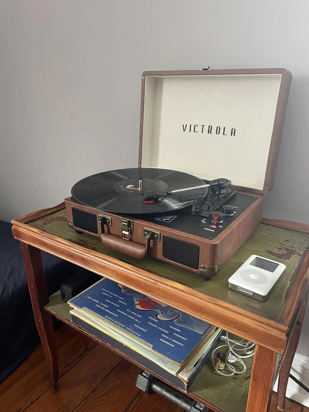 Tocadiscos Victrola Journey Maleta Café vista 2