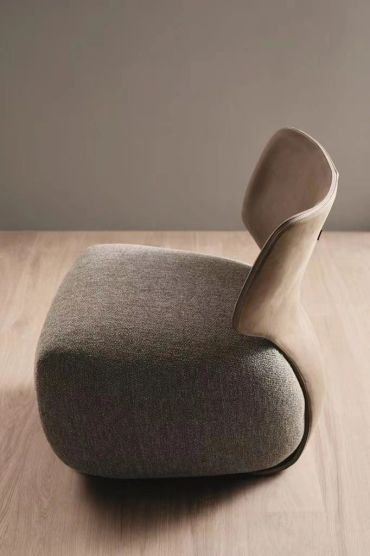 ARCHITECTURAL CHAIR