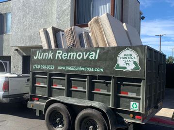 mattresses in junk removal trailer junk hunters junk removal hauling trailer mattress removal 