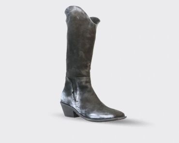 Botte cowboy noire en cuir.
