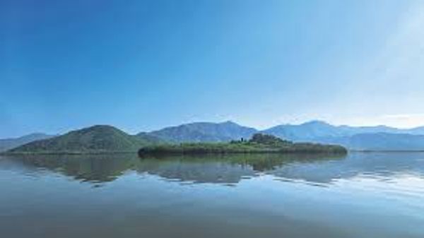 Laguna de Cuyutlan ovrlookin the sierra