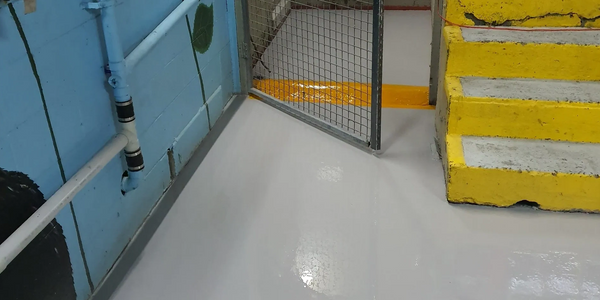 Commercial floor application including anti slip coating - Loading dock / Oil recycling station