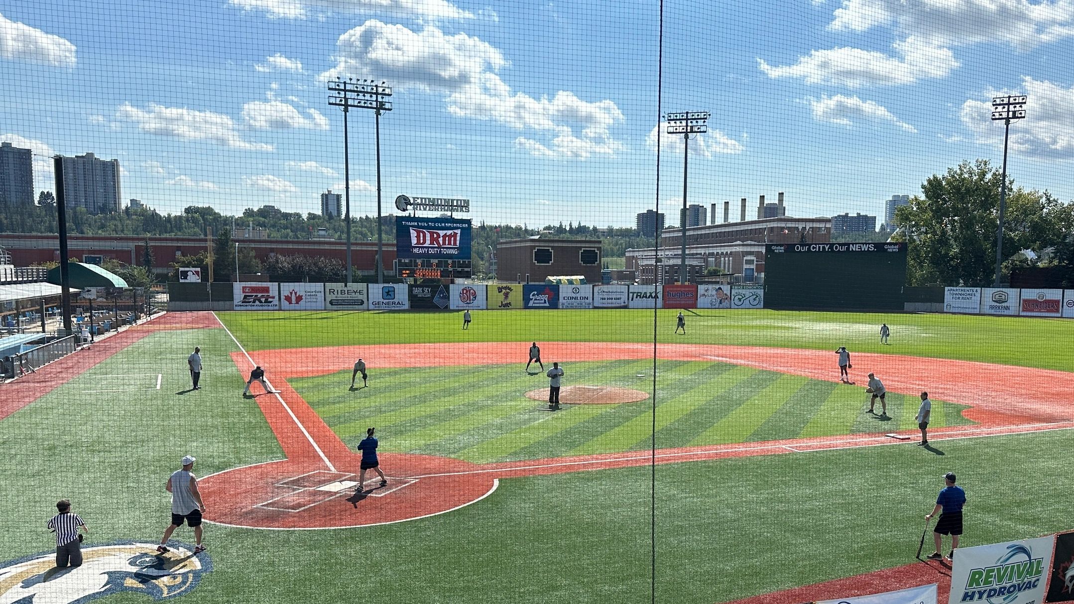 Baseball ground with peaple playing 