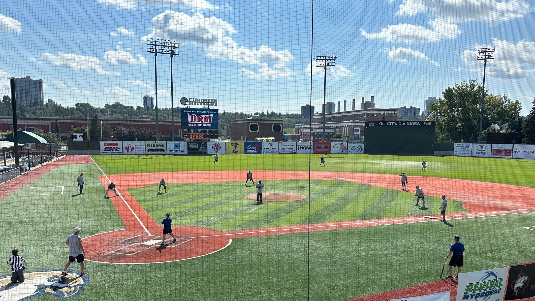 Baseball ground with peaple playing 