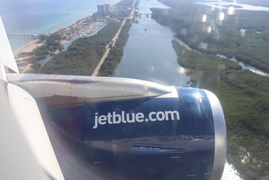 Jet Blue Airlines Flight 579 Landing at in Fort Lauderdale FL on Monday afternoon, 9 January 2023 