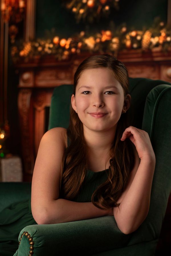 LeGalley Photography, Holiday Mini's, Michigan Photographer, Young girl, Green Dress