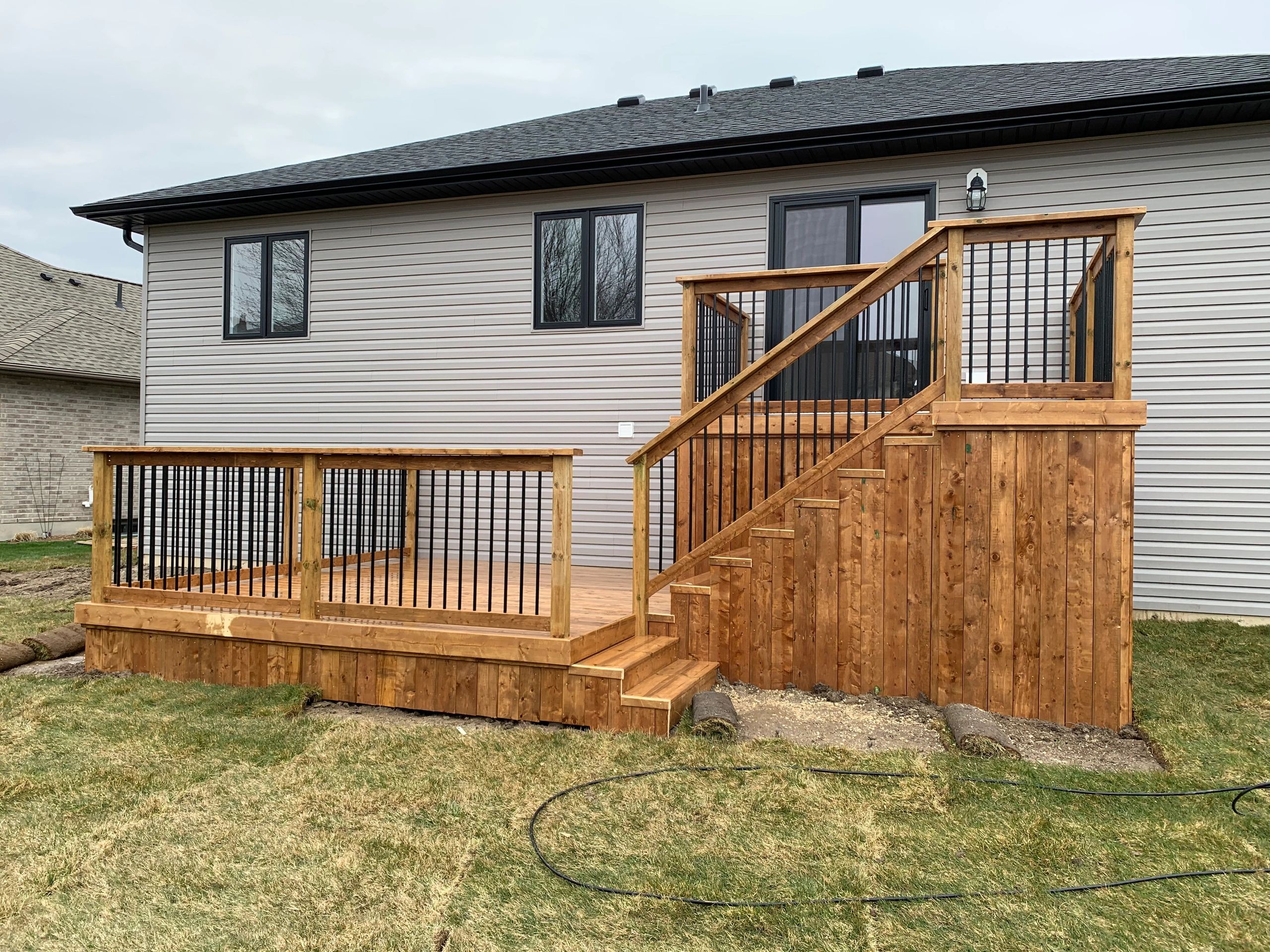 Progressive Fence & Deck Sarnia Fencing Company Sarnia, Ontario