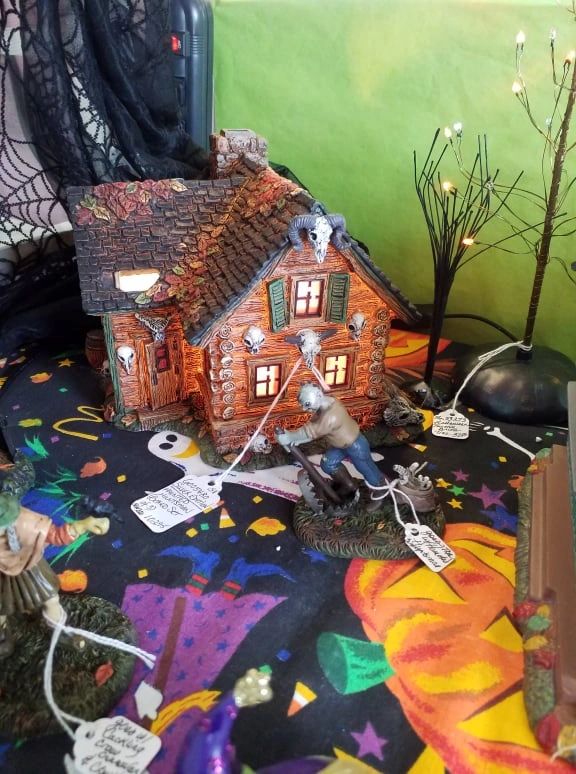 Department 56 Snow Village Halloween Toads and Frogs Witchcraft Haunt