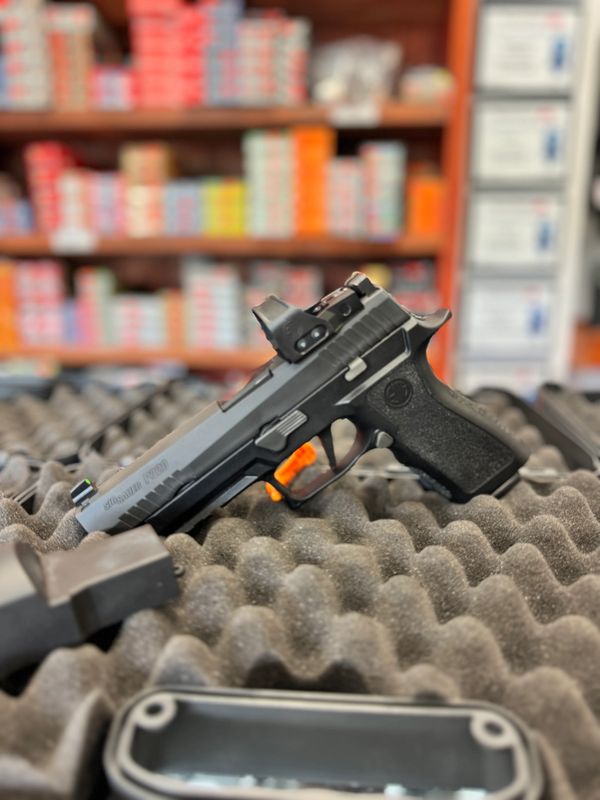 Spray and Pray Guns & Ammo Gun Store, Gun Range