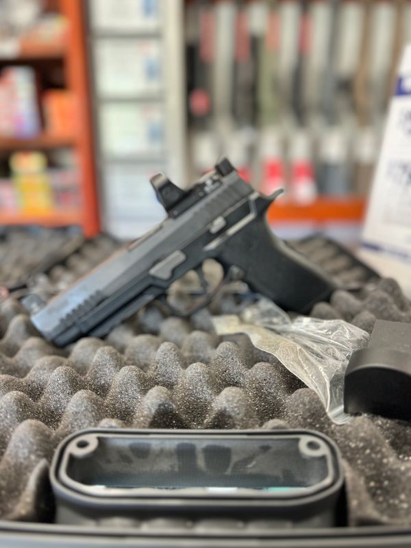 Spray and Pray Guns & Ammo Gun Store, Gun Range