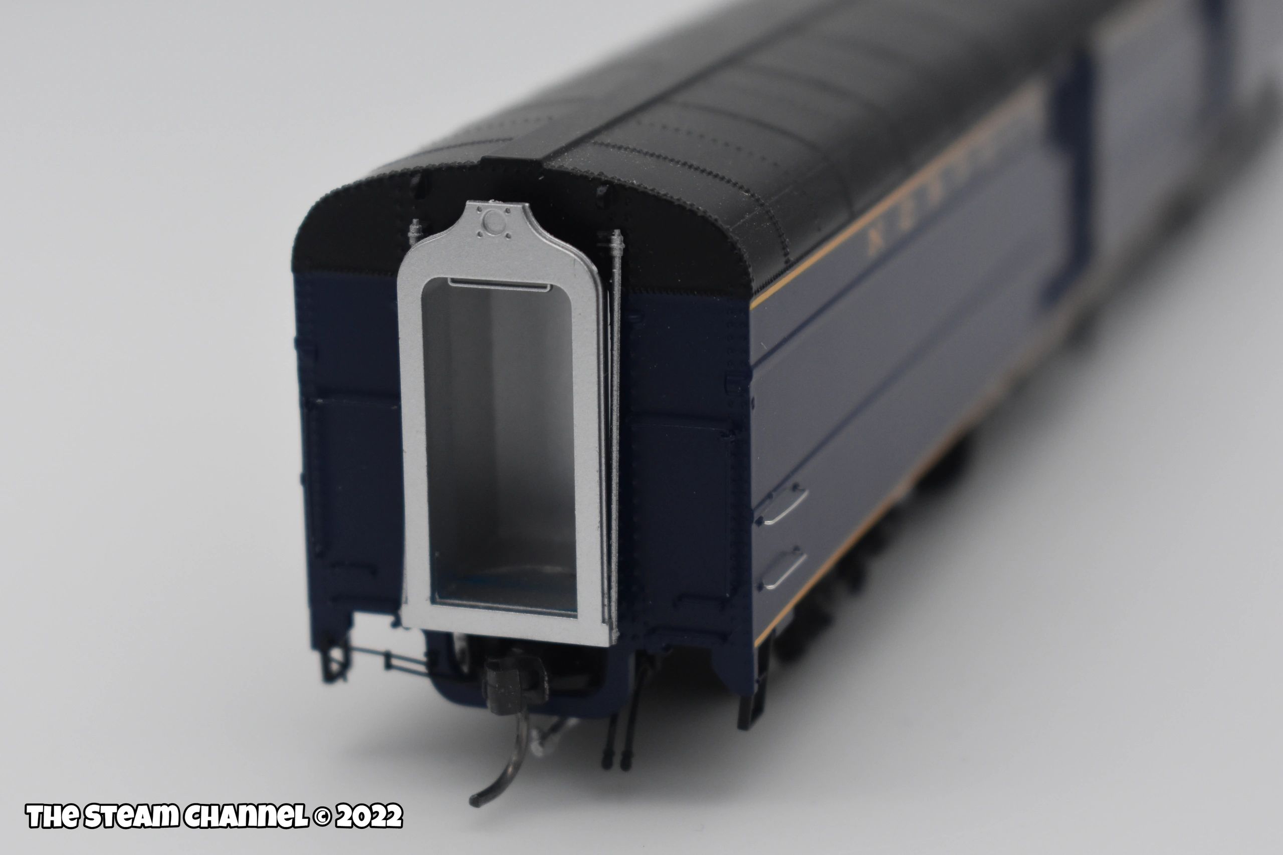 HO Scale MTH Streamlined Baggage Cars HO Scale MTH Streamlined Baggage Cars