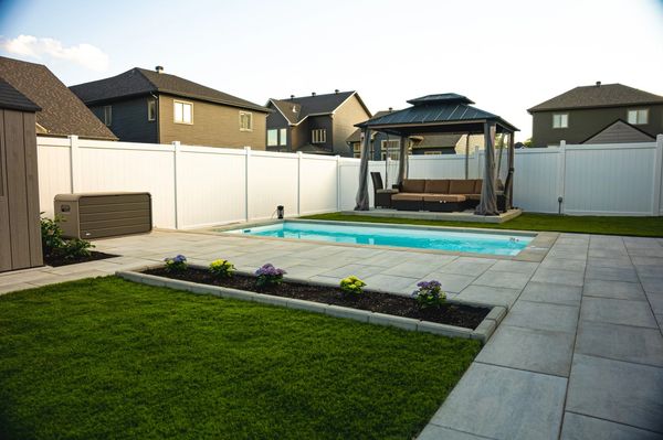 Interlock backyard with pool, garden and artificial grass in Carp - Techo Bloc