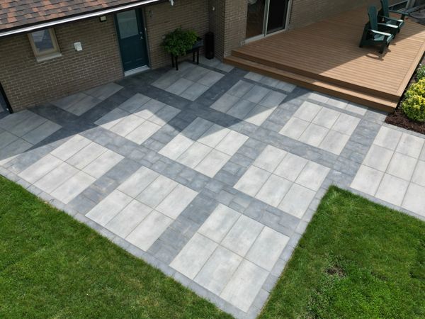 Ottawa Interlock patio installation using Techo-Bloc Blu Grande and Blu 60