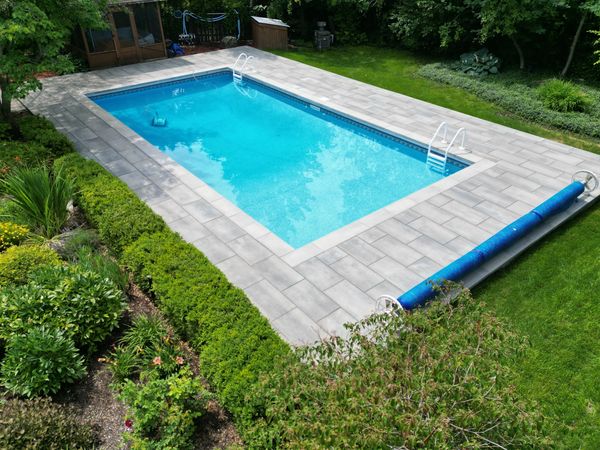Interlock pool surround using Techo-Bloc Blu Grande and Raffinato coping
