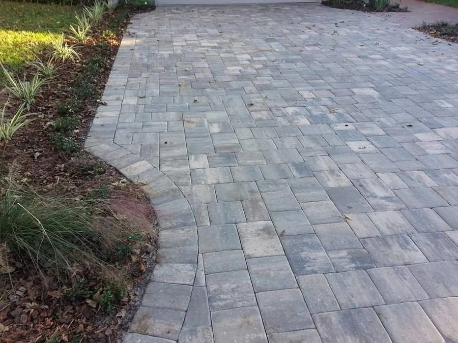 Decorative paver driveway pattern