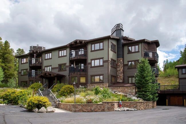 Woods Manor Condominiums