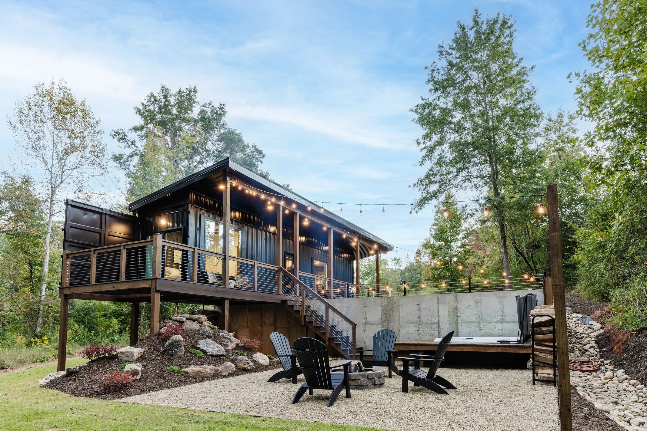 The GreenCreek Shipyard 2.0 - Shipping Container Home for Rent - Unique Stay 