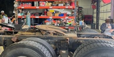 46,000# cutoff from 1987 Freightliner fld
Air ride with fifth wheel. Ratio is low, believed to be 4: