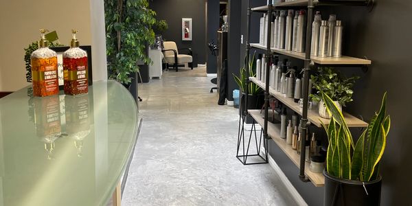 aPria Salon entrance