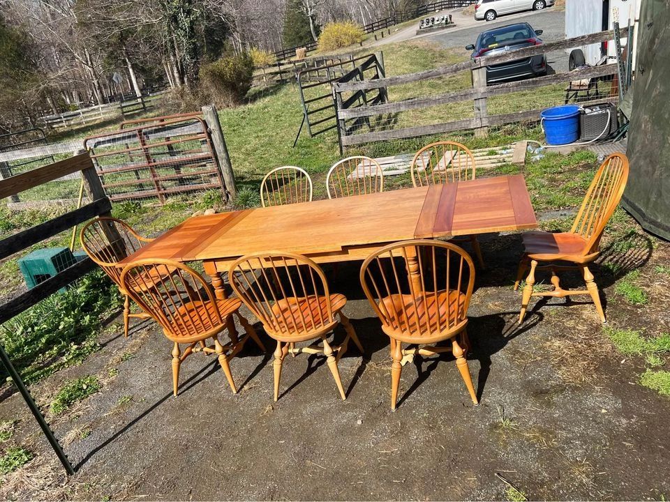 Stickley Set of Eight Solid Maple wood Dining Chairs. Set chairs only