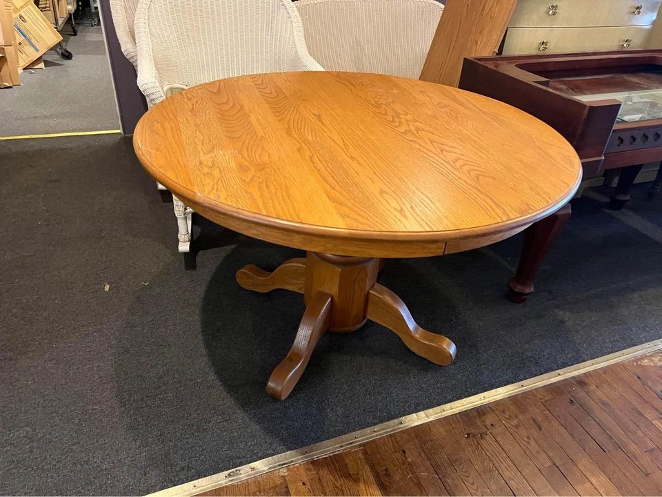 Vintage Solid Tiger Oak Round Dining Table with Leaf.SKU 7548
