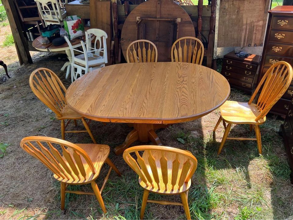 Vintage Solid Oak Round Dining Table with Leaf and 6 Chairs by Virginia