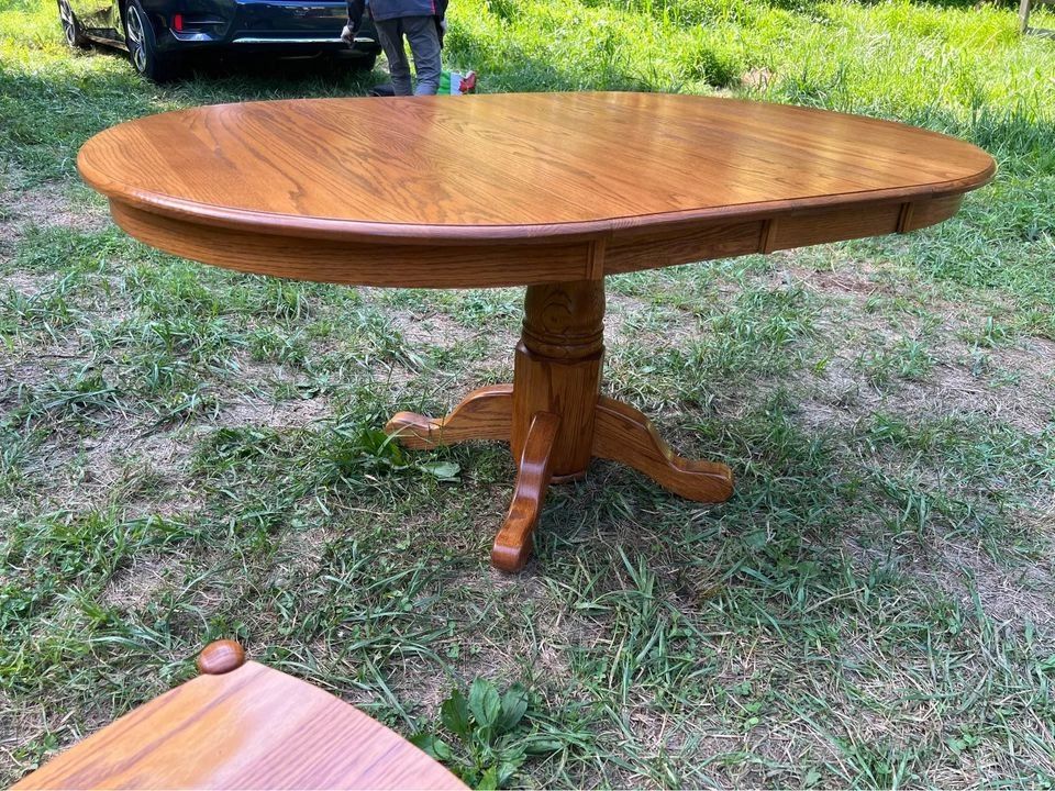 Vintage Solid Oak Round Dining Table With 2 Leaves. SKU 7624
