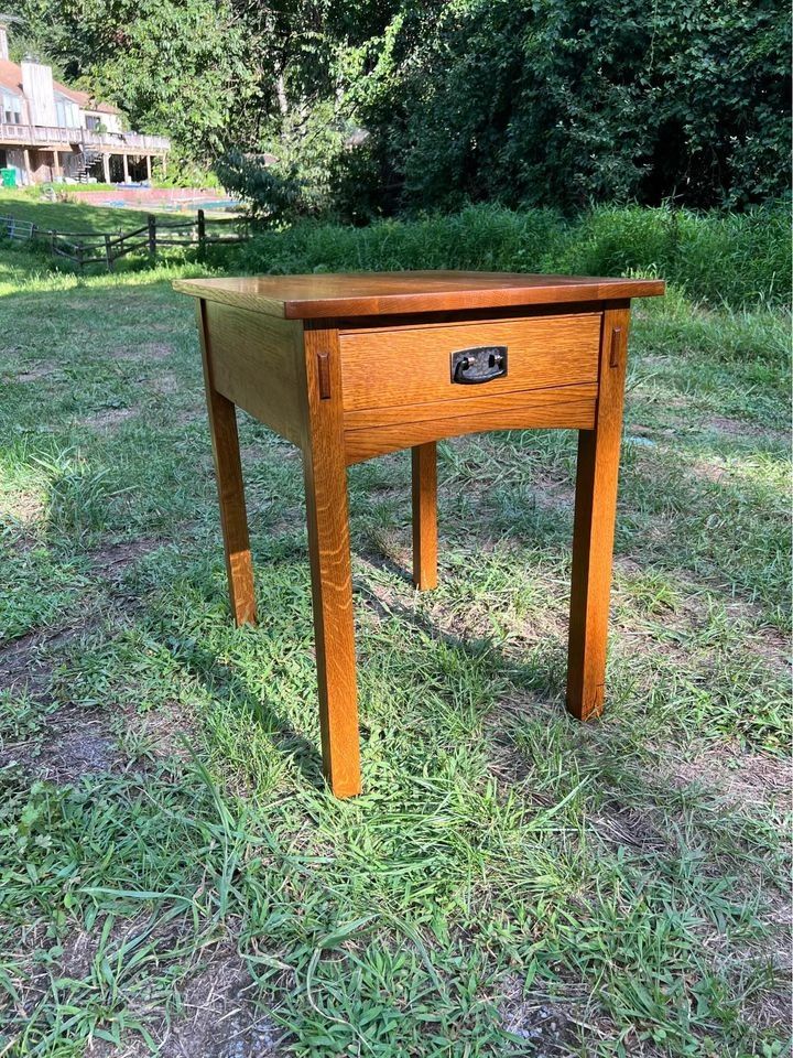 Stickley Oak Single Drawer Side Table. High End Furniture.SKU 7642