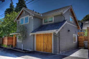 big coach home with big entry