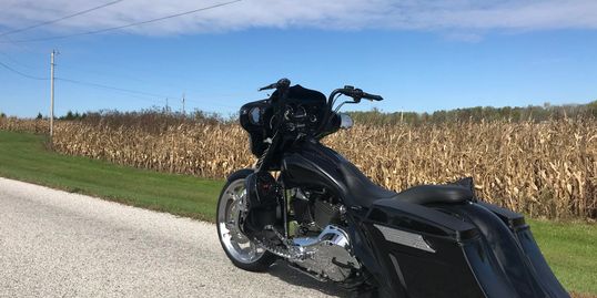 Here is my 2003 ultra custom bagger completely built by me in my garage. I run a manual center stand