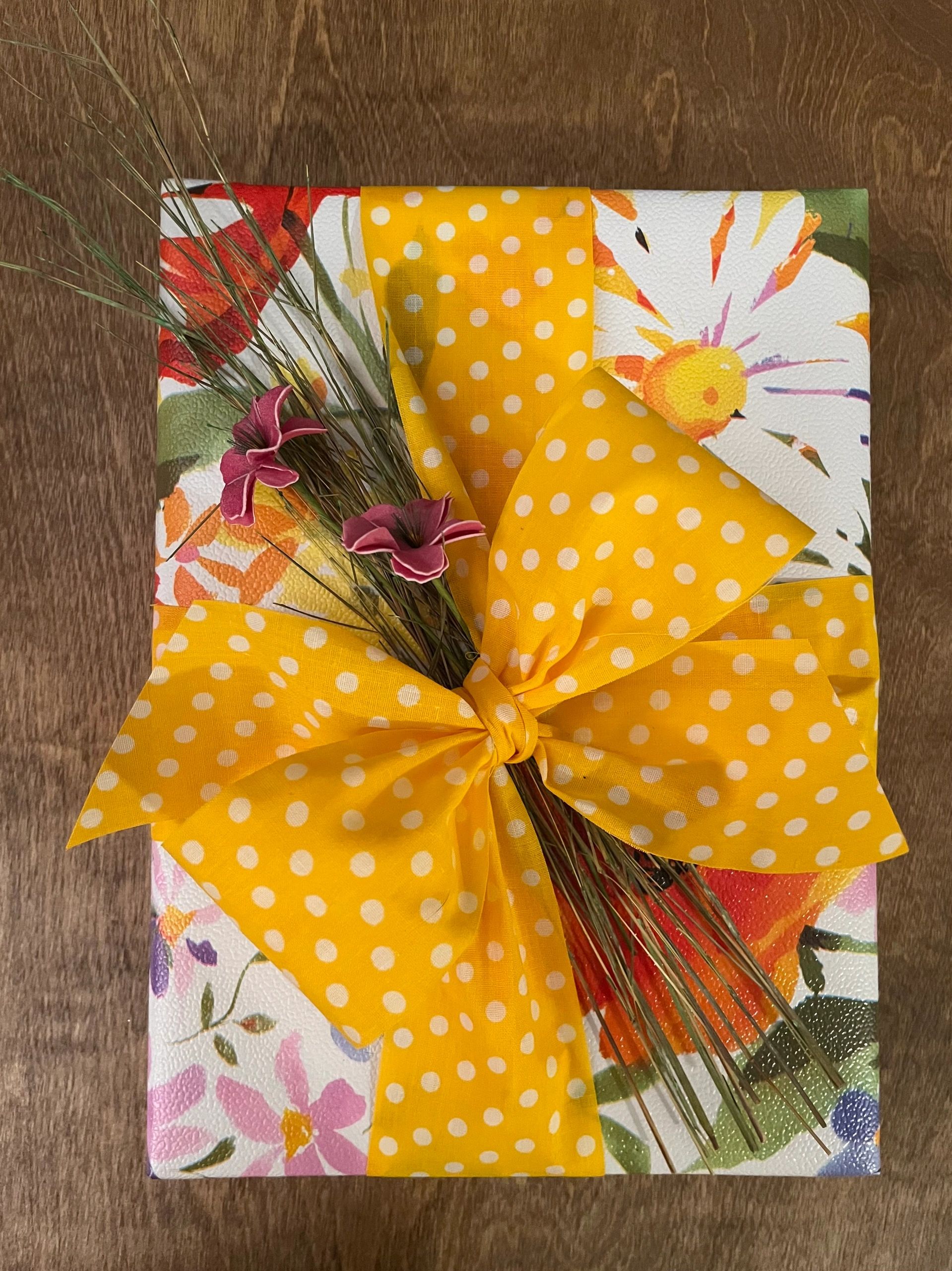 Gift Wrap | Orange Daisy