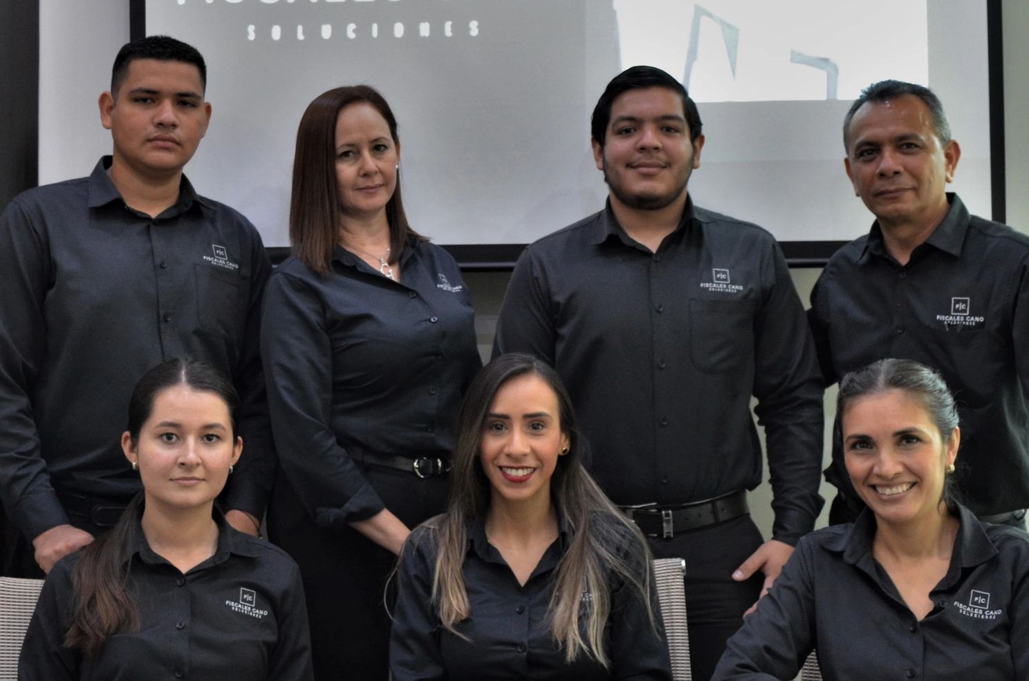 Grupo de personas trabajando contadores