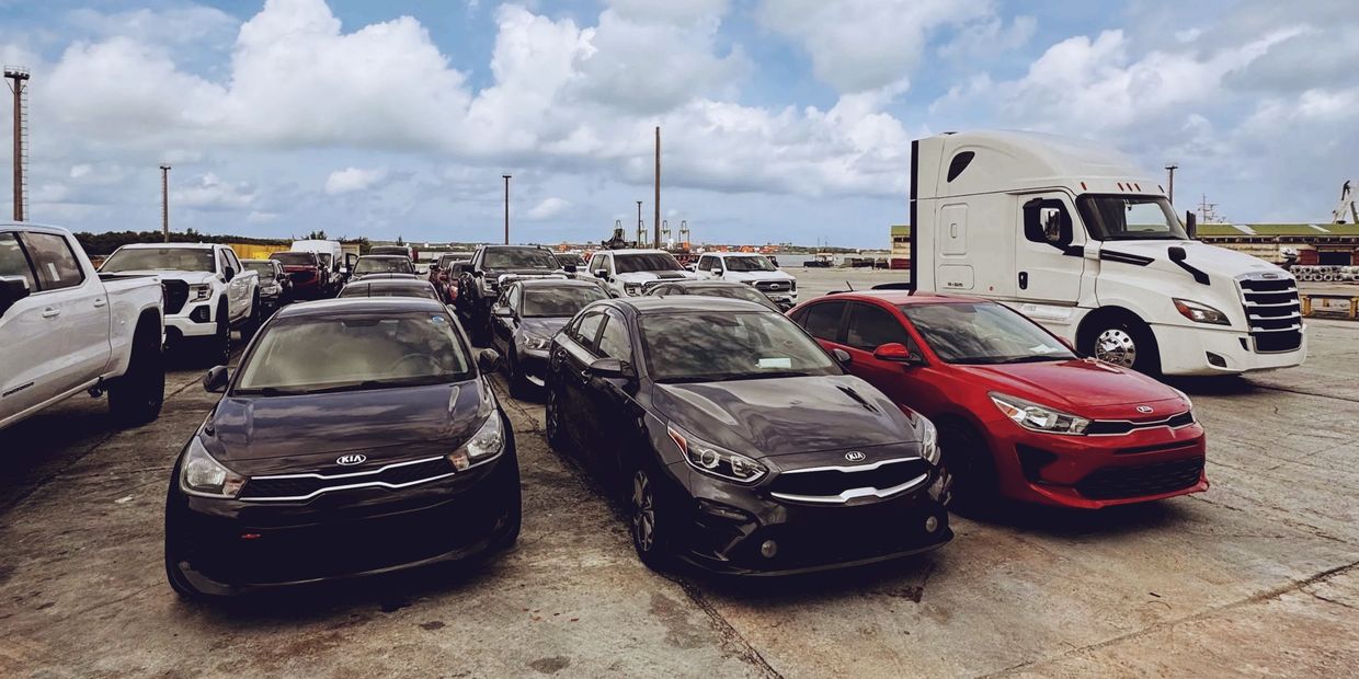 Lote de vehículos listos para entregar a nuestros clientes. Puerto de Mariel, Cuba. 