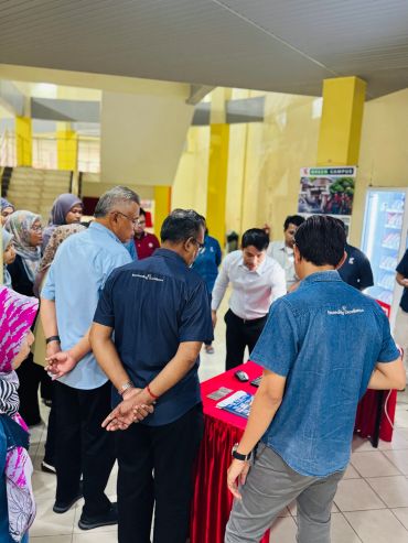 Group of people gathered around a table at an indoor event.