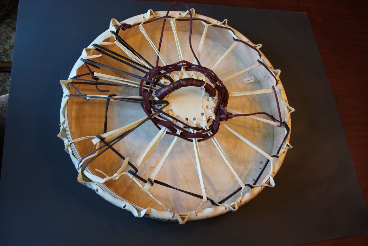 Drum fixed with twine