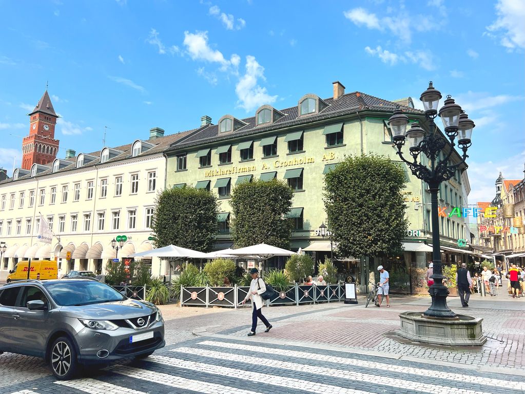 Helsinngborg centrum, mitt i stan vid Kullagatan, finns parkering. Lediga lokaler. Lediga kontor. 