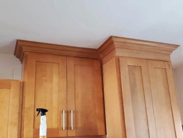 Maple Top Kitchen Cabinets with Crown Molding