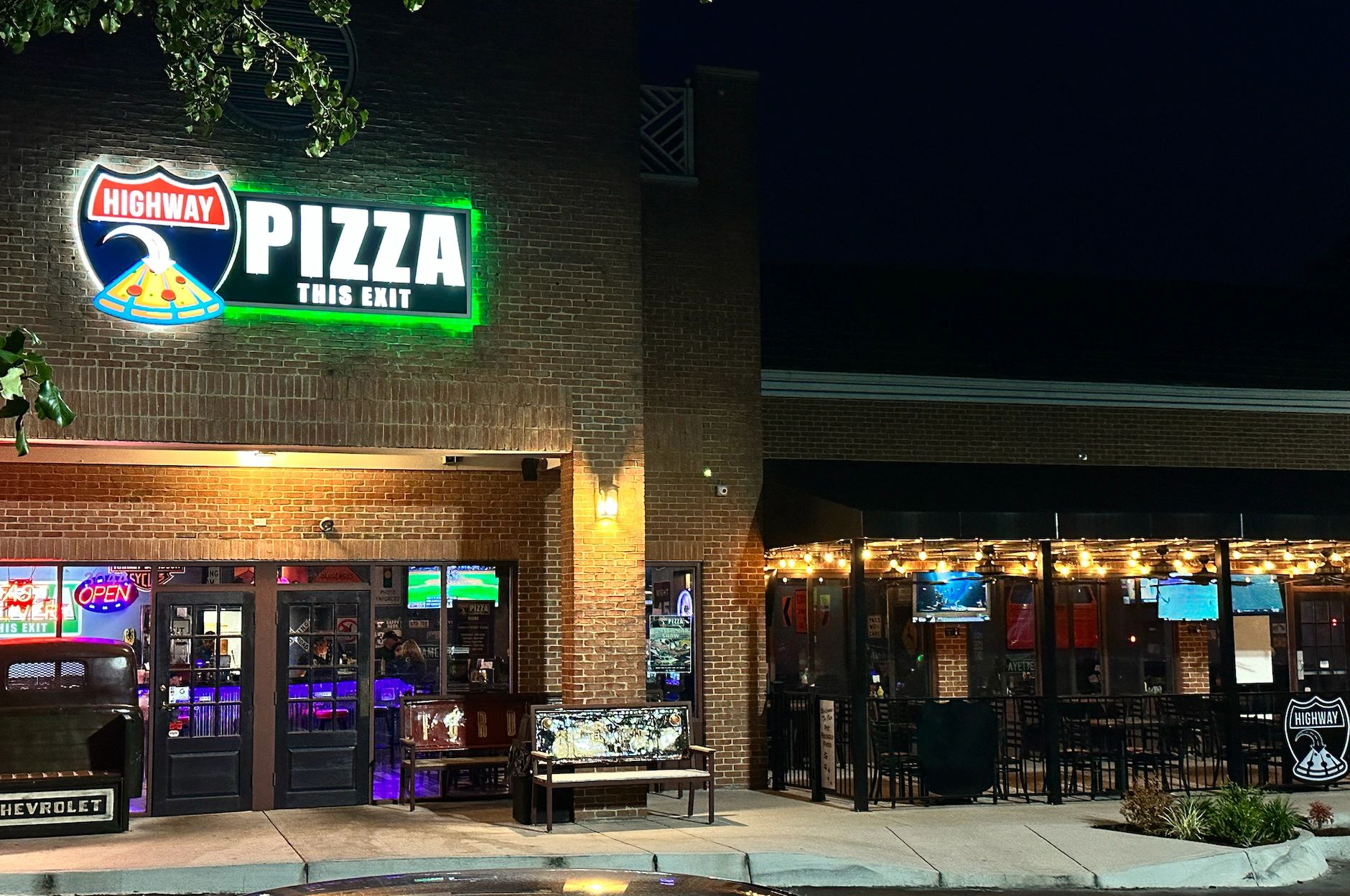 Two Sisters Pizzeria - Pizza restaurant in Williamsburg, VA