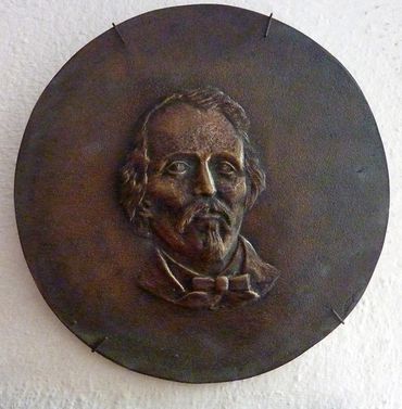 Sculptor Tomas Oliva, Portrait of Carlos Manuel de Cespedes, bronze medal bas relief, 1977