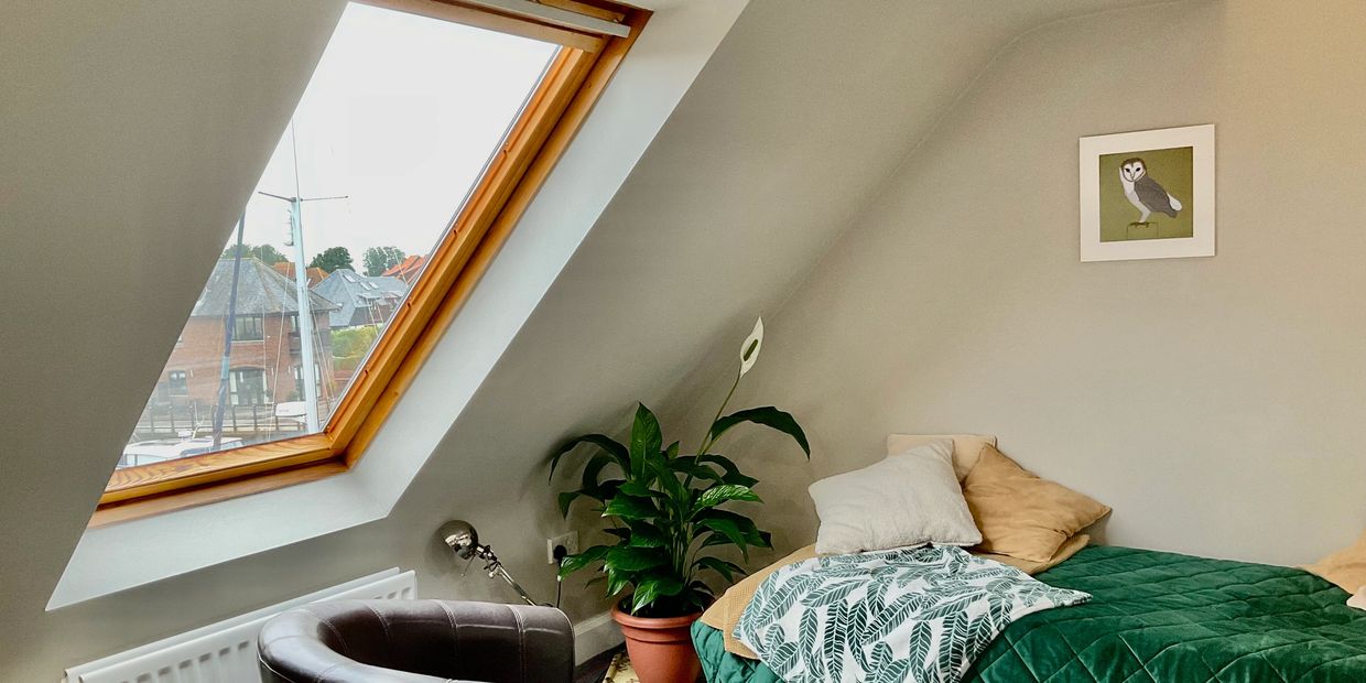 Therapy room for inner child work with Karuna Hypnotherapy