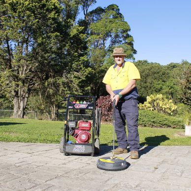 Pressure spraying services / Pressure washing services