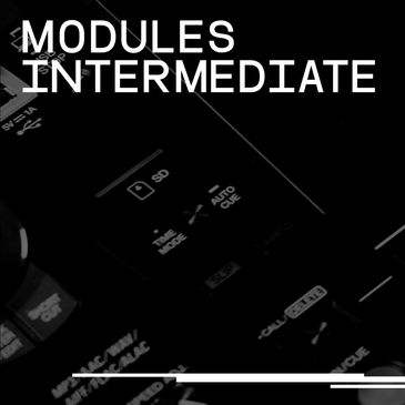 Close-up of audio equipment with 'Modules Intermediate' text overlay.
